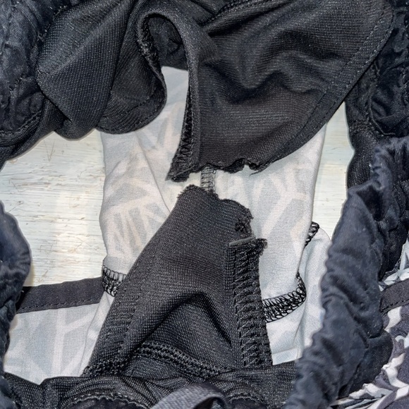 Lululemon Tracker Short III *4-way Stretch
Posey Black White / Black | size 4 - Picture 5 of 9